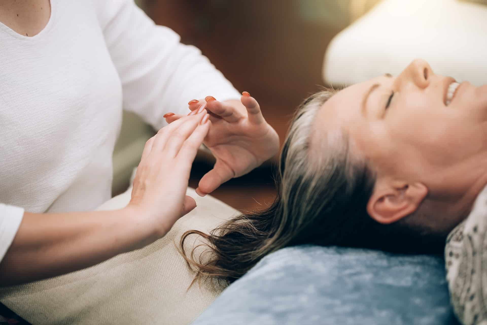 woman-receives-calm-healing-session-indoors-at-hom-2026-01-07-01-30-57-utc